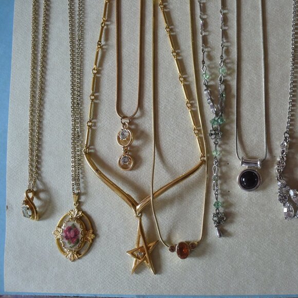 Lot of 12 Fashion Necklaces New to Like New Dainty/Small/Medium Mix - Picture 2 of 8